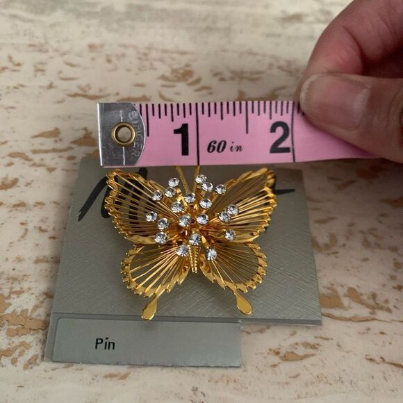 Vintage monet Butterfly pin - Picture 2 of 7